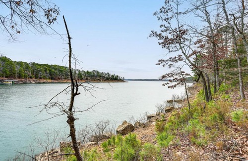 Drasco House | Lake Views & Golf Access at Secluded Drasco Lodge