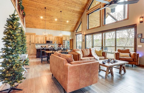 Drasco House | Lake Views & Golf Access at Secluded Drasco Lodge