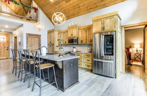 Drasco House | Lake Views & Golf Access at Secluded Drasco Lodge