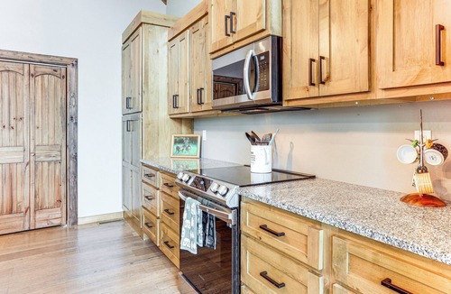 Drasco Cabin | Lake Views & Golf Access at Secluded Drasco Lodge