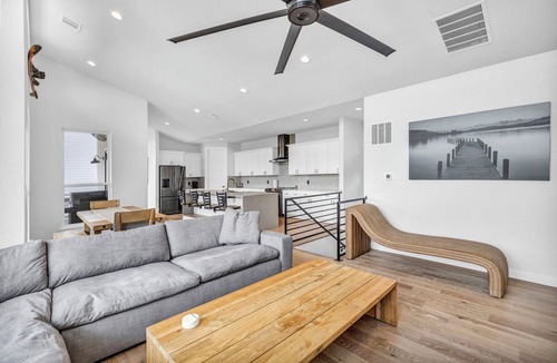 Point Venture House | Lake Views Huge Deck Entertainer’s Dream in Point Venture