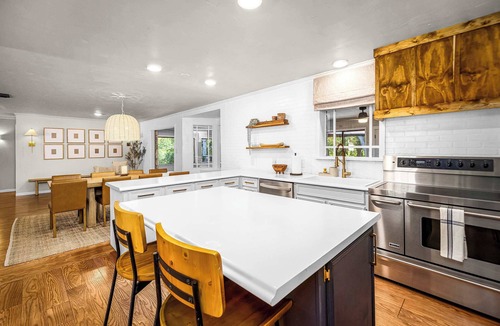 Seguin House | Lake Views | Pool | Fire Pit | BBQ | Spacious Deck