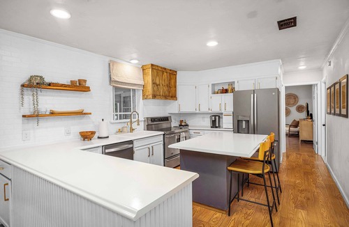 Seguin House | Lake Views | Pool | Fire Pit | BBQ | Spacious Deck