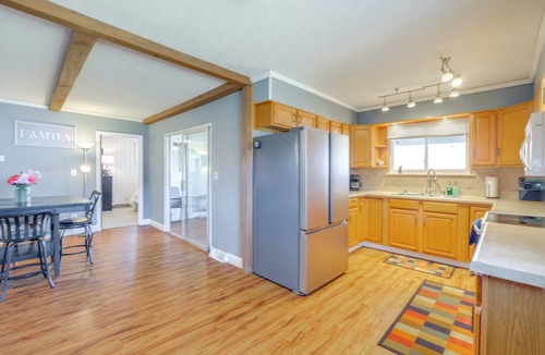 Ingles House | Lake Views & Private Dock: Radford Retreat!