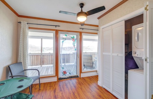 Ingles House | Lake Views & Private Dock: Radford Retreat!