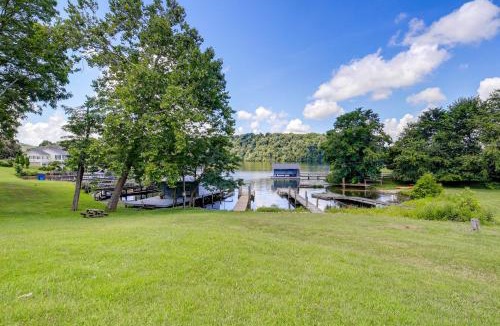 Ingles House | Lake Views & Private Dock: Radford Retreat!