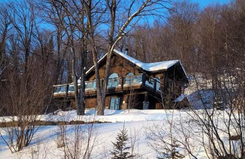 Saint-Faustin-Lac-Carre Ski Chalet | Lake views, spa, king bed, Golf Club amenities