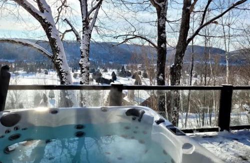 Saint-Faustin-Lac-Carre Ski Chalet | Lake views, spa, king bed, Golf Club amenities