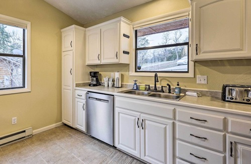 Arrow Point House | Lake Views: Table Rock Lake Retreat w/Fenced Yard