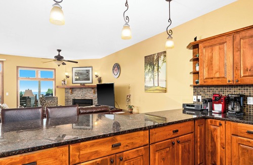 Lutsen House | Lake views throughout. Next to golf, hiking, biking trails and winery.