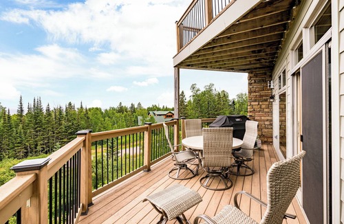 Lutsen House | Lake views throughout. Next to golf, hiking, biking trails and winery.