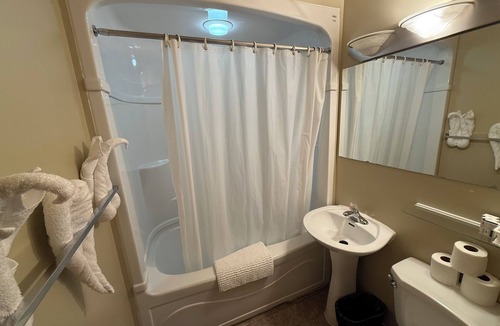 Kenora Hotel | Lake-Vu Motel