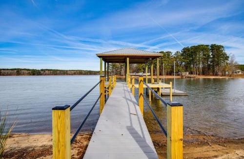 Liberty Hill House | Lake Wateree Home w/Boat Dock! Pets Welcome