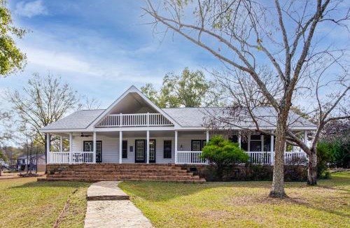 Liberty Hill House | Lake Wateree Home w/Boat Dock! Pets Welcome