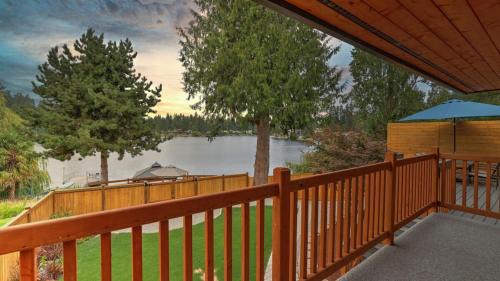 Lakeland North Villa | Lake Waterfront DUO Homes