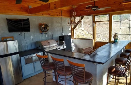 Wedowee House | LAKE WEDOWEE WATER FRONT & PRIVATE POOL 3 or 4 NIGHT MINIMUM.