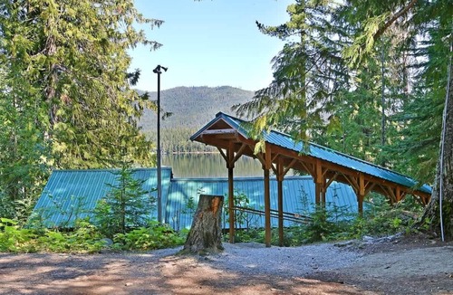 Leavenworth Villa | Lake Wenatchee Getaway - Lakefront Weekend Hideout Villa