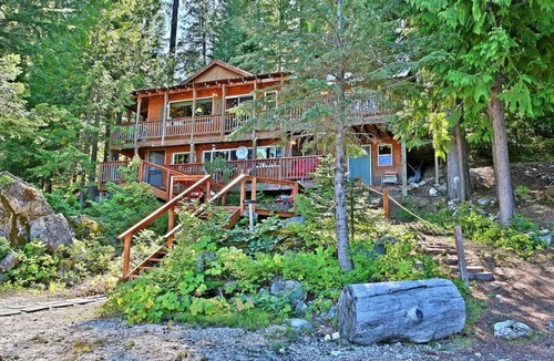 Leavenworth Villa | Lake Wenatchee Getaway - Lakefront Weekend Hideout Villa