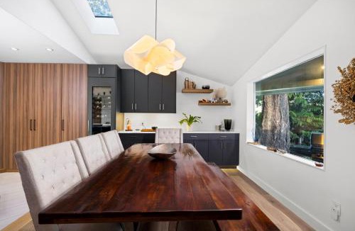 Bellingham House | Lake Whatcom Beachfront Villa