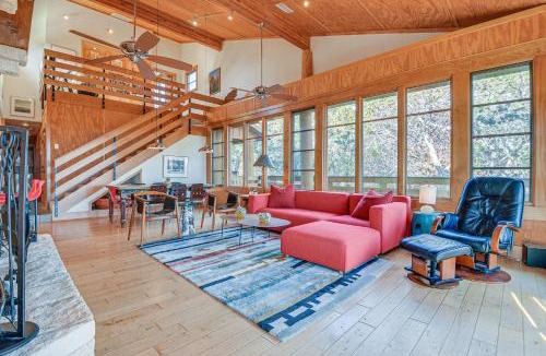 Morgan House | Lake Whitney Cabin w/Hot Tub & Fire Pit!