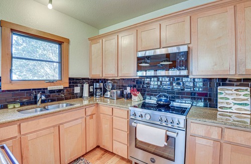 Morgan Cabin | Lake Whitney Cabin w/Hot Tub & Fire Pit!