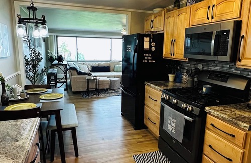Fox Crossing Cottage | Lake Winnebago Getaway!