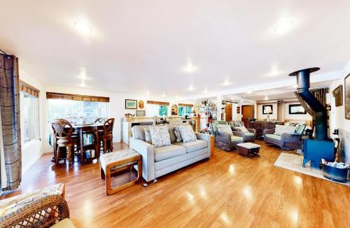 Mason County House | Lake Wooten Cabin