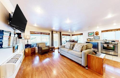 Mason County House | Lake Wooten Cabin