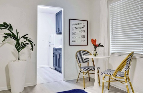 Lake Worth Apartment | Lake Worth Studio with Kitchenette & Shared Yard