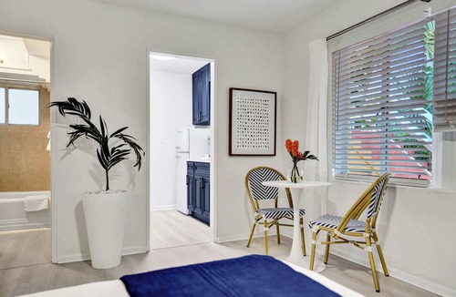 Lake Worth Apartment | Lake Worth Studio with Kitchenette & Shared Yard