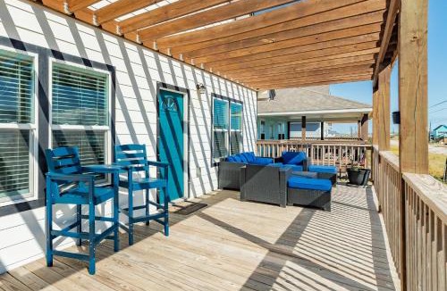 Surfside Beach House | Lake2Sea - Spacious Retreat, Gulf & Waterway View!