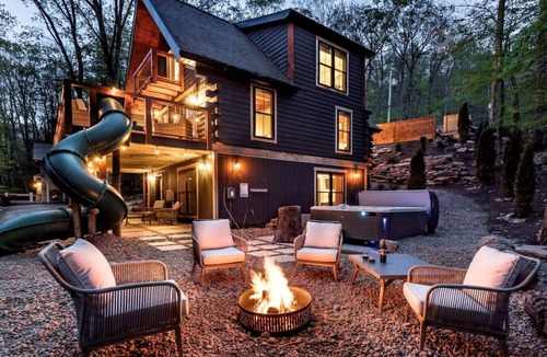 Oakland House | LakeAccess 4BR DeckSlide OD Movies HotTub Kayaks