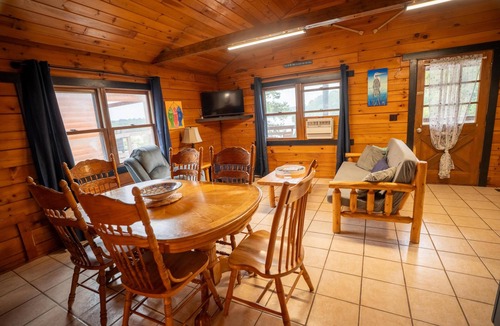 Eddyville Cabin | Lakebank Cabin - Log cabins sleep 7 - (1Q, 1F/1T, 2T) | full kitchen, living/dining, 1 bath.