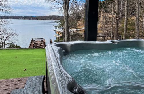 Moneta House | LakeDaze