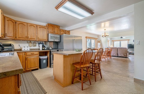 Ruthven Cottage | LakeErie Private Beach Cottage 8KM from Point Pelee