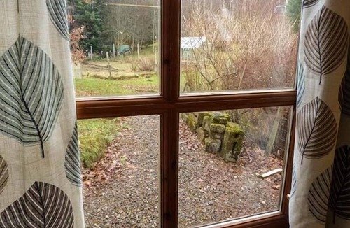 Glen Urquhart Cottage | Lakefield Apartment