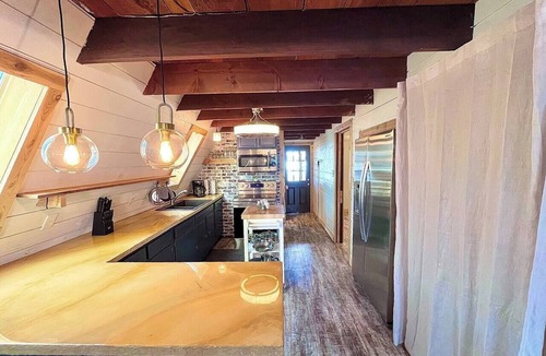 Hoyt House | LakeFireCabin secluded beach,arcade,kayak rental