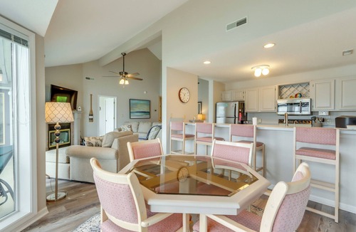 Village of Four Seasons Condo | Lakefront Ozark Getaway w/Views + Community Perks