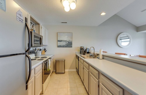 Village of Four Seasons Condo | Lakefront Ozark Getaway w/Views + Community Perks