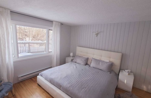 St-Adolphe-d'Howard Cottage | Lakefront beautiful chalet - 5 min to ski resort
