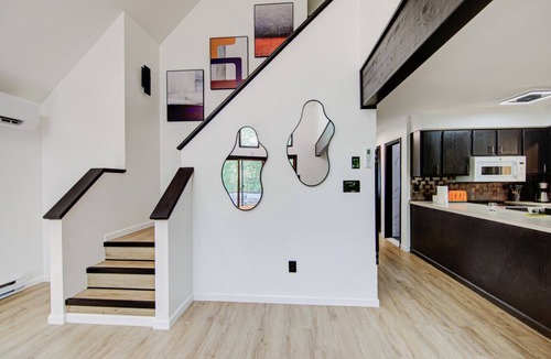 East Stroudsburg House | Lakefron House in Woods