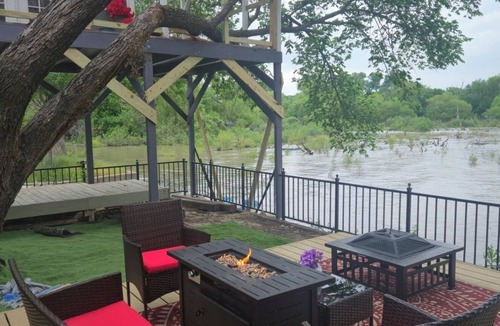Azle House | LakeFront, 10 Bed, 8 bath, Pool, Treehouse, Hottub, GameRoom,Largest N Texas STR