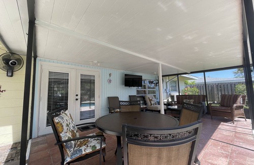 Gulf Gate Estates House | Lakefront 2 Bd+Den,2bth With Heated Pool Near Siesta Key!
