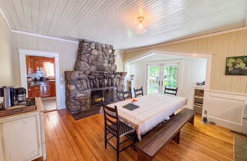 Prides Crossing Cottage | Lakefront 2 Bed/3 bath + Extra Bed off of living room