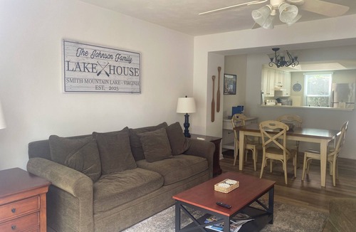 North Shore House | Lakefront! 2-bedroom townhome at Smith Mountain Lake