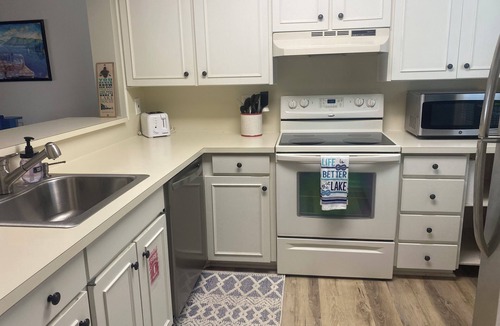 North Shore House | Lakefront! 2-bedroom townhome at Smith Mountain Lake