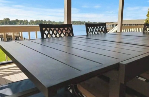 New Roads House | Lakefront| 2 LRs & porches| Pier| King-Qn-2 twins
