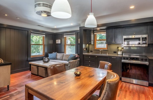 Homewood House | Lakefront 2BR Cottage Steps from Beach & Ski Resort
