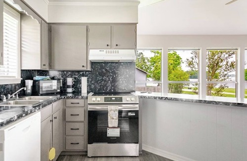 Shreveport House | Lakefront 2BR house - Boathouse & Pier