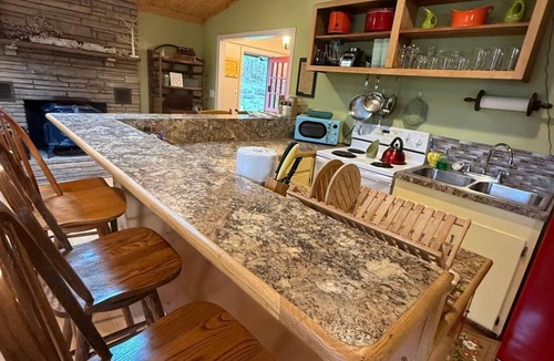 Green Hill Cabin | Lakefront 3-Bed Home on Old Hickory Lake